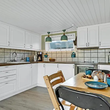 Feriehus 2 Bedroom Beautiful In Allingåbro