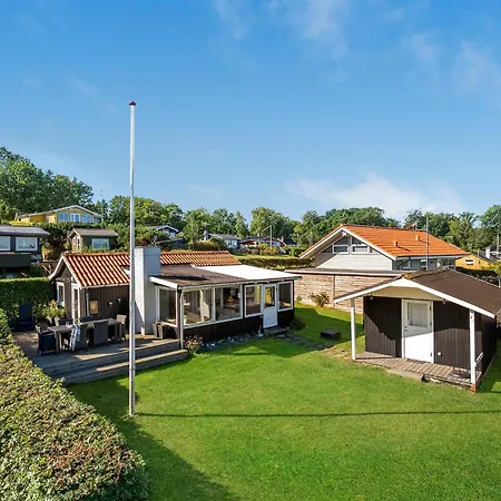 2 Bedroom Beautiful In Feriehus Allingåbro