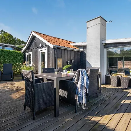 2 Bedroom Beautiful In Allingåbro