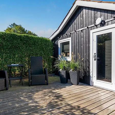 2 Bedroom Beautiful In Feriehus