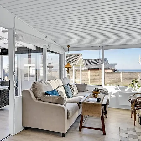2 Bedroom Beautiful In Feriehus